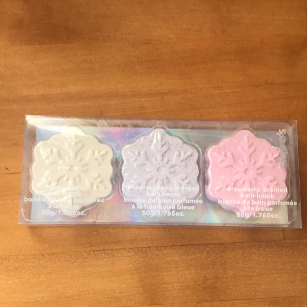 Claire’s bath bombs - snowflakes